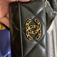 Chanel 19羊皮卡包