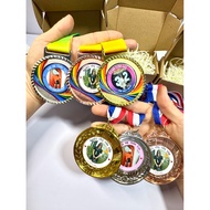 Meaningful gift medal [Includes straw box, card, bow]