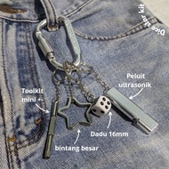 GANTUNGAN WHITE DICE KEYCHAIN - SKENA CARABINER KEYCHAIN "DICE KIT VOL17" KALCER