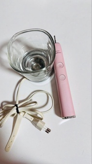 Philips Sonicare 粉紅色電動牙刷連充電器