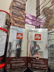 $100／3盒，$300／10盒，illy Intenso Bold Roast（深度烘焙）咖啡膠囊，專為 Nespresso Original 系統咖啡機設計。 
Illy Coffee
Illy 