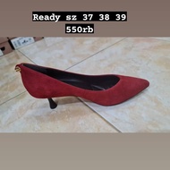 Sepatu Bonia Heels Merah Bahan Beludru