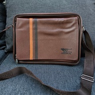 กระเป๋าสะพายข้างแนวนอน หนังPU งานเนียบ แบรนด์แท้ WOLVES ORIGINAL100% งานผลิตในไทย