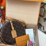 LV路易威登Petite Boite Chapeau軟圓餅包 大號