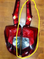 Honda Jazz GK5 原裝尾燈（右）有裂