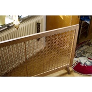 Mobile lattice rattan mesh partition