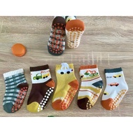 Set of 5 pairs of baby socks for children from 1 to 6 months old