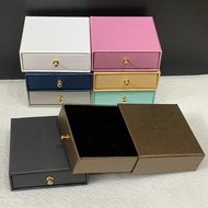 กล่องใส่เครื่องประดับ Jewelry Box (Pin) กล่องของขวัญ กล่องกระดาษ แบบดึงลิ้นชัก มีฟองน้ำด้านใน *มีหลายสีมาก*