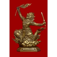 不败神猴哈努曼 Phra Archan Tee Lek Wat Khao Sunamo B.e2566 材质-黄铜熏古铜色，底部放添财,也就是法会蜡烛鸣银符管和108LekLai 供奉型金身高18cm