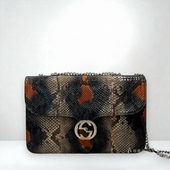 JY0379-GUCCI包包 lnterlocking 多色蟒蛇皮GG銀釦棕內裡中型下蓋鏈包387606