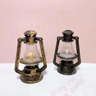 JEREMY1 Mini Kerosene Lantern, Dollhouse Oil Lamp Miniature Kerosene Lamp, Pretend Play Ornament Miniature Christmas Dollhouse Retro Oil Lamp Scene Ornaments