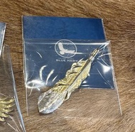 Blue hawk 羽毛 (not 鷲見太郎 taro washimi 菊地健 ken kikuchi wing rock Horizon Blue goro’s)