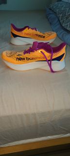 New Balance FuelCell RC Elite v2 跑鞋