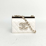 CHANEL 白色羊皮鐳射標金扣23A珍珠盒子晚宴包肩背包