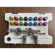 Implant restoration kit, implant plug kit