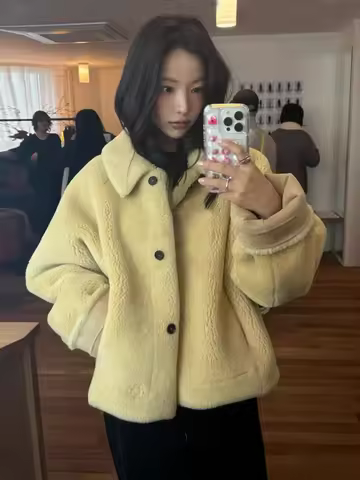 Ethos Eco-Friendly Short Fur Jacket Women's Warm Plush Feel Integrated Skin Fur Collar Flip Design C