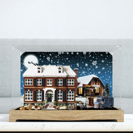 กล่องใสแบบฝังมือ Acrylic Dustproof สำหรับ Lego 21330 Home Alone Christmas Transparent Display Case ก