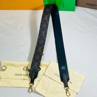 ‼️全台最甜近新美品LV新款寬背帶/肩帶 LouisVuitton 路易威登雙面用