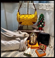 ⚛️現貨銅鑼灣店⚛️ LV Yellow flower Suede handle bag Chanel Hermes  Gucci Prada  bag vintage bag watch walle