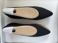 99% new VIVAIA 黑色尖頭平底鞋 38碼