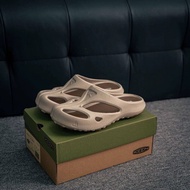 KEEN 洞洞拖鞋 涼鞋