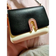 本人爆炸美的！Furla Gemma mimi 專櫃雜誌款翻蓋側背包-全新正品現貨-FURLA官網購入