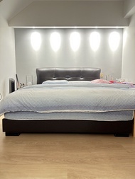 Dunlopillo雙人實木真皮床架連床頭 再加 Emmas床褥 King Size Bed Frame & Mattress