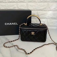 13/9門市現貨｜Chanel 22B 新款手柄長盒子 Small vanity with top handle
