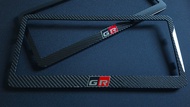 กรอบป้ายทะเบียน รถยนต์ Toyota GR Sport หุ้มคาร์บอนแท้ ลาย2 แบบมีแผ่นใสปิดด้านหน้า