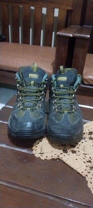 Sepatu Gunung NICO BOCO  SIze 42  insole 270 bahan  nilon kulit  tapak tebal