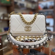 95%NEW USED CHANEL 19 WOC 白色羊皮復古金銀扣 #30開 #香奈兒