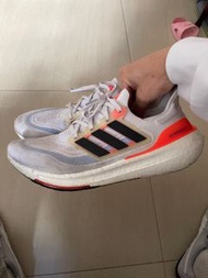 Adidas Ultraboost 運動鞋