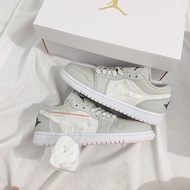 Air Jordan men's white short shoes Jordan. Full of accessories.