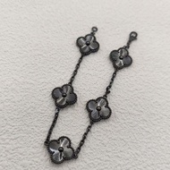 สร้อยข้อมือผู้ชายและผู้หญิง H-Quality Matte Heavy Work Black Samurai Enameled Bracelet Five Flower H