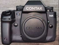 Contax N1 康泰時 膠片菲林機 Film Camera 送電試機 功能/性能正常操作，整體企理9成新，主要係背部膠有老化問題，這是一系列機身的通病，內部乾淨冇發霉問題