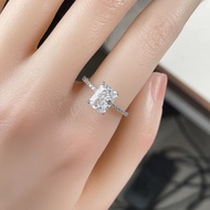 แหวนเงินเงาสีขาว PT950 ทรงสี่เหลี่ยม แหวนเพชร Moissanite ทรง Emerald แหวนแต่งงานแบบมีสไตล์สำหรับผู้ห