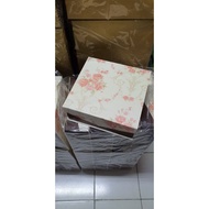WALLPAPER CAKE BOX 23X23X8 hamper box/