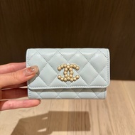 Chanel 季節款珍珠卡包