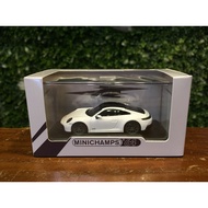 1/64 Minichamps Porsche 911 (992) Carrera GTS 643064127 [MGM]