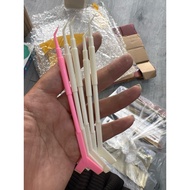 Eyelash curler during curling