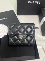 Chanel classic short wallet 經典羊仔皮黑色金扣短銀包
