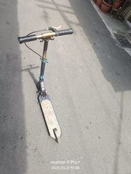 迪卡儂 Oxelo 滑板車 摺疊滑板車 高度可調 折疊收納 避震 城市通勤滑板車。手把剎卡住。剩後腳壓剎車。便宜賣。鳳山