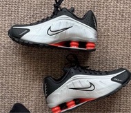 Nike Shox OG R4 氣柱減震科技前衛超跑慢跑鞋 Shox MR4 男鞋（香港發貨）
