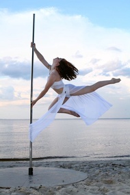 附內褲的透視網紗長裙，適合鋼管舞及空中舞者