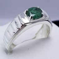 未經熱處理、未經優化處理的濃郁綠色祖母綠戒指，濃郁綠色祖母綠戒圈，祖母綠寶石。