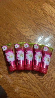 Dưỡng thể bath body works hoa anh đào