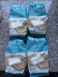 日本直送✈️✈️  現貨   7-11 sugar Butter Sand Tree   聯名的奶油夾心餅乾。 使用七種穀物（包括全麥、裸麥和燕麥）混合製成的酥脆麥香餅皮。 烘烤前塗上一層發酵奶油和砂