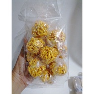 Puffed rice pop rice ampaw