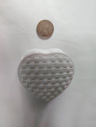 Tiffany & Co. Sybil Connolly 心形陶瓷盒, 九十年代收藏品。九龍灣港鐵站客務中心交收，議價不回。