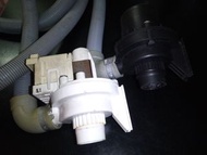 洗衣機 排水泵  ( 全套連 排水喉 )